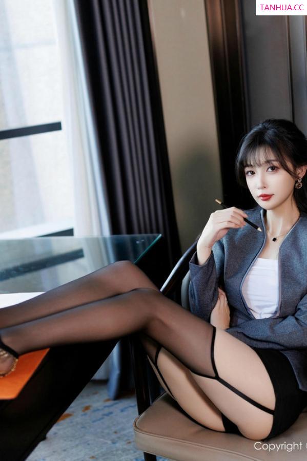   [XiuRen]高清写真图 2025.03.03 No.9957 樱桃小阑子 黑丝美腿第13张图片